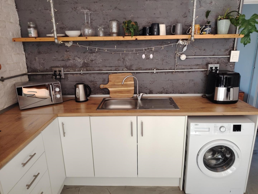 1 Bedroom Property for Sale in Loevenstein Western Cape
